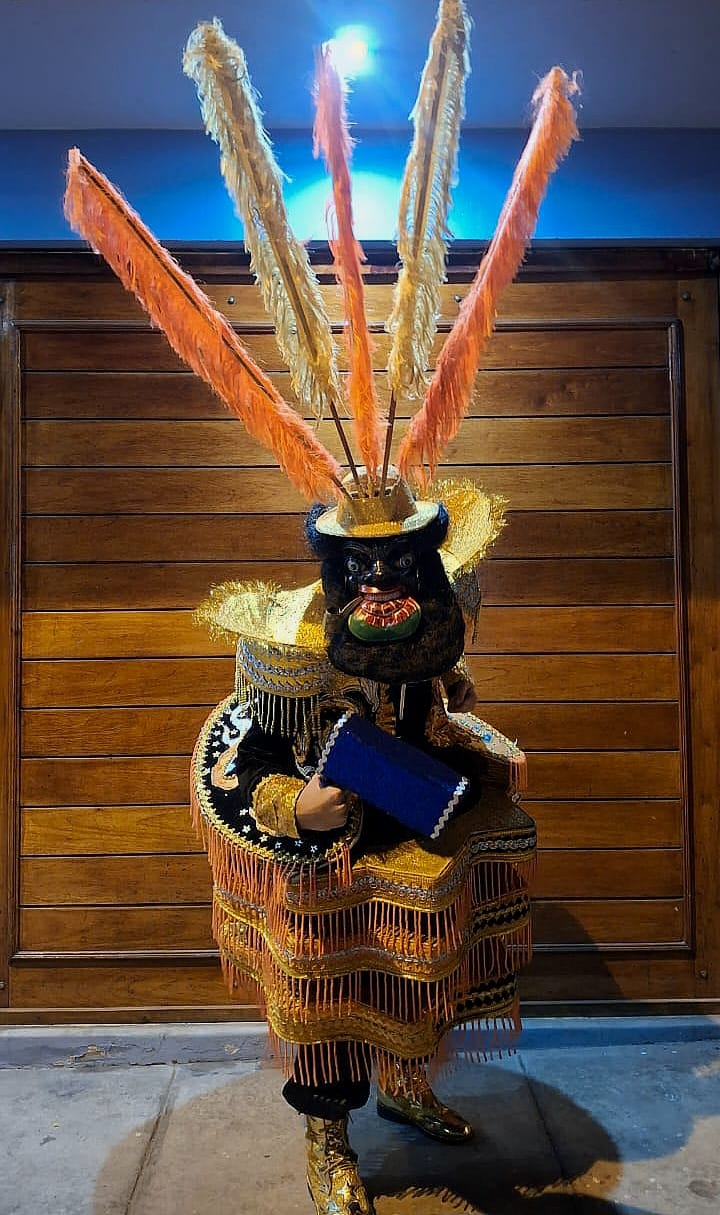 Vestuario típico peruano para danza tradicional